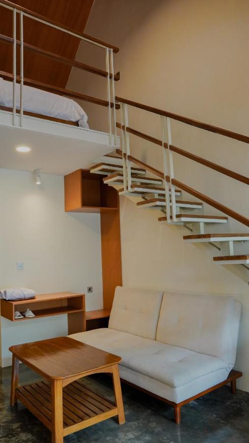 Отель Smedi Coliving Джокьякарта Экстерьер фото