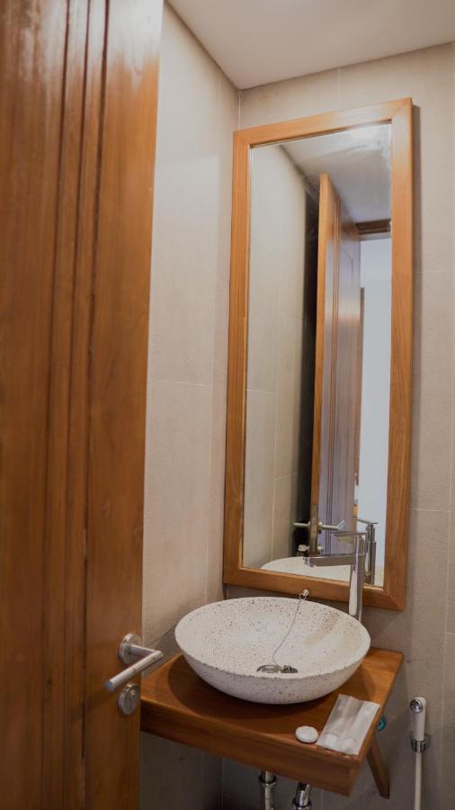 Отель Smedi Coliving Джокьякарта Экстерьер фото