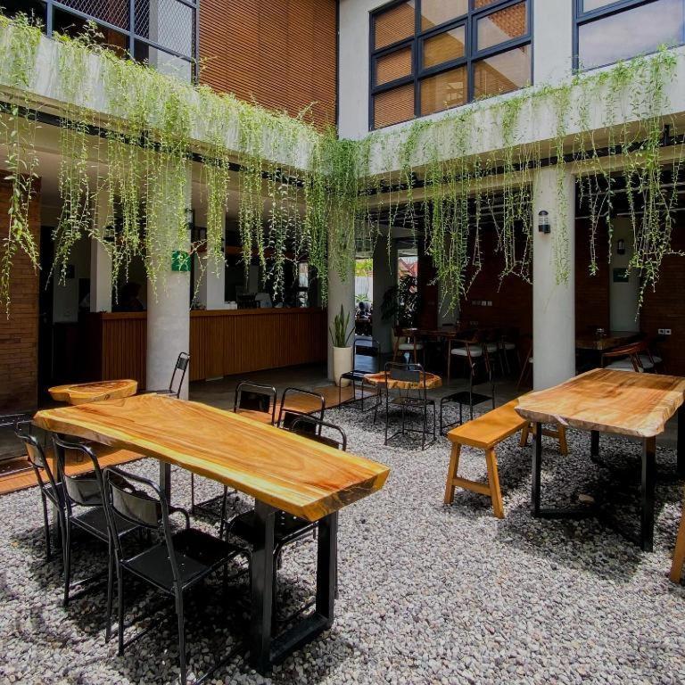 Отель Smedi Coliving Джокьякарта Экстерьер фото